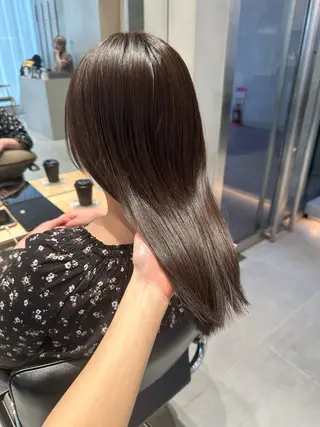 セミロング カラー ミオ💎ショート 透ける暗髪のヘアスタイル