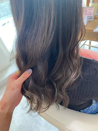 ロング カラー 梛木 唯のヘアスタイル