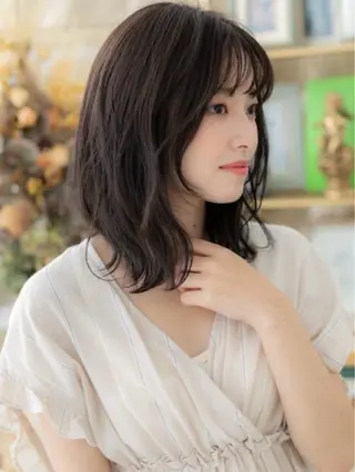 ミディアム カラー 松山 彩香のヘアスタイル
