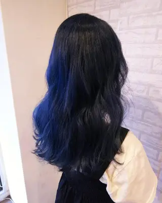 カラー ロング RU RIのヘアスタイル