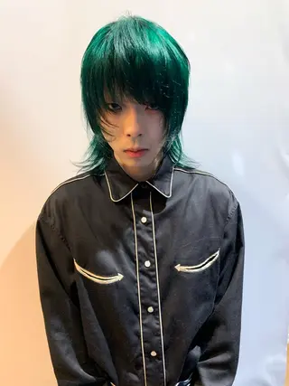 ミディアム メンズ ウルフ、レイヤー 、メンズカットSHOのヘアスタイル