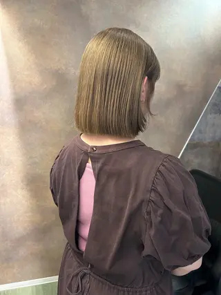 ミディアム カラー SAKINO. ベージュカラーのヘアスタイル