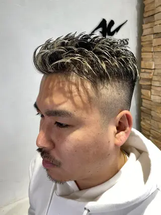 カラー メンズ ✨デザインカラー✨ ✂️kouki✂️のヘアスタイル
