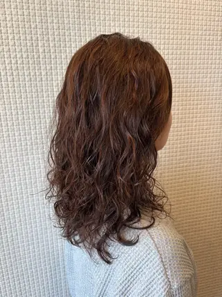 ミディアム パーマ 榧木 萌香のヘアスタイル
