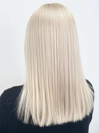 ミディアム 村岡彩優/松本 /ブリーチ/艶カラーのヘアスタイル