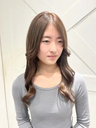 ロング カラー ハイトーンカラー シールエクステのヘアスタイル