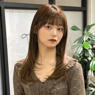 セミロング カラー マエダルイ🌐 レイヤースタイルのヘアスタイル