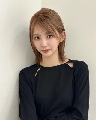 ミディアム カラー 脇野 茉優のヘアスタイル