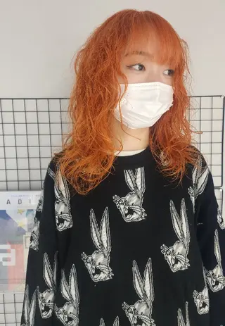 セミロング パーマ ハイトーン/ブリーチ /デザインカラーのヘアスタイル