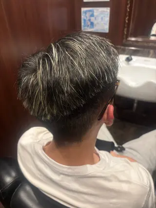 ショート カラー メンズ 橋本 ゆりあのヘアスタイル