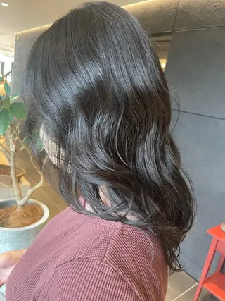 セミロング 秋屋 美々梨のヘアスタイル