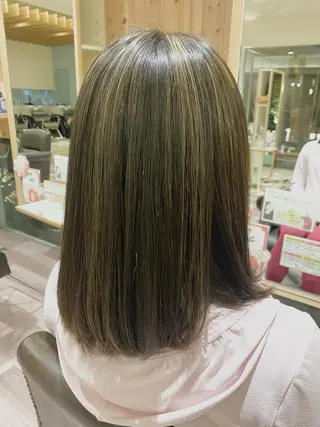 ミディアム カラー 横野 朱音のヘアスタイル