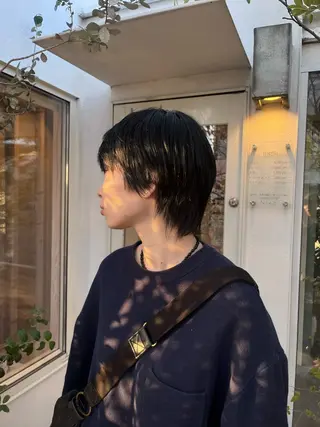 ショート 実生miu 個性派ハイトーンのヘアスタイル