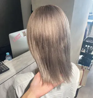 ミディアム カラー 🩵ハイトーン/ レイヤーYUZU🩵のヘアスタイル