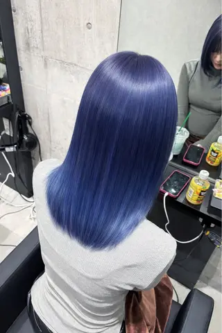 セミロング カラー _WHITE / KENTOのヘアスタイル