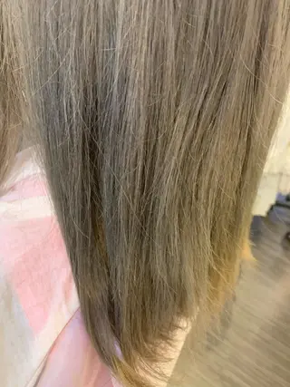 セミロング カラー 中本 愛理のヘアスタイル