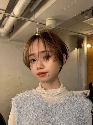 ショート 顔まわりレイヤー 透明感カラー🩵🩵のヘアスタイル