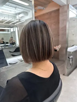 ショート 🫧バレイヤージュ/ ハイトーン/ミズキのヘアスタイル
