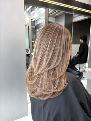 ロング 🫧バレイヤージュ/ ハイトーン/ミズキのヘアスタイル