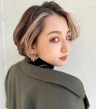 ショート カラー gisel エリナのヘアスタイル