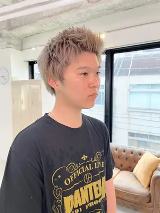 ショート メンズ ハイトーンを育てる ブリーチカラー/牧原のヘアスタイル