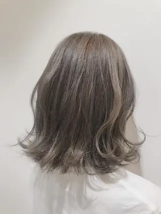 ミディアム カラー 由比藤理子 ブリーチカラー🌈のヘアスタイル