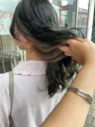 セミロング カラー デザインカラー✨新倉 佑奈のヘアスタイル