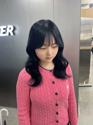 ロング カラー 暗髪🩶ラベンダー/ ブルー/ユウナ🤍のヘアスタイル