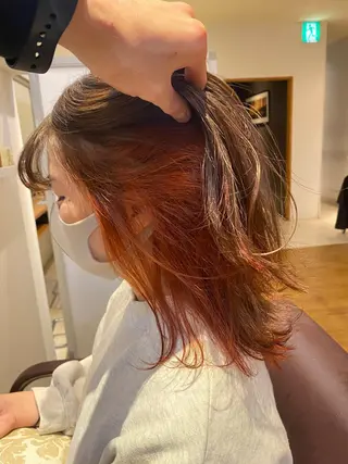 セミロング カラー 韓国🇰🇷レイヤー カットオリーブカラーのヘアスタイル