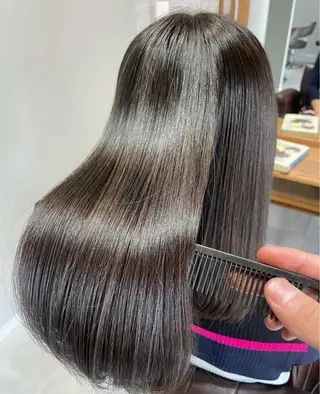 ロング 川筋 桃果のヘアスタイル