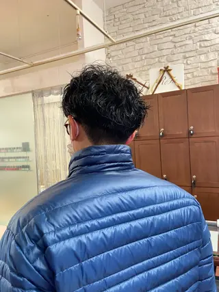 ショート パーマ メンズ 艶髪🪄透明感カラー 井戸大喜のヘアスタイル