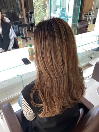 ロング カラー 小坂 麻綾のヘアスタイル