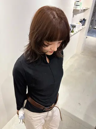 カラー ヨシノ マナウのヘアスタイル