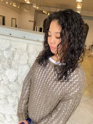 ロング パーマ 饒平名 知也のヘアスタイル