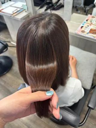 ミディアム 西浦 安珠/艶カラーのヘアスタイル