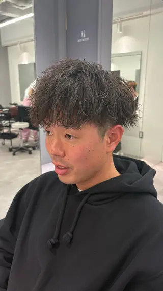 ミディアム パーマ メンズ 高橋 周のヘアスタイル
