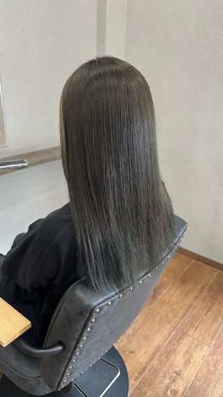 ロング カラー 鵜飼 真伍のヘアスタイル