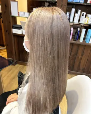 ロング カラー 根岸 真奈美のヘアスタイル
