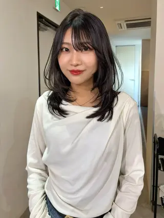 ミディアム カラー mizuki/ピンク ベージュ.レイヤーのヘアスタイル