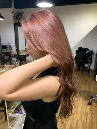 ロング カラー ミルクティーベージュ ブリーチ 店長 清水のヘアスタイル