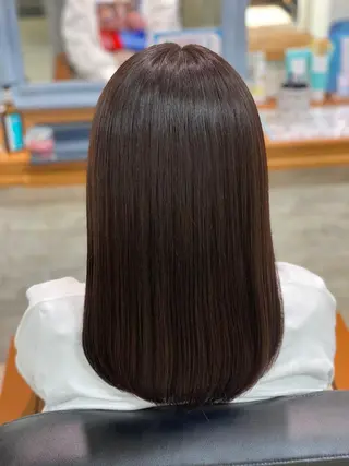 セミロング カラー 岩倉 諒のヘアスタイル