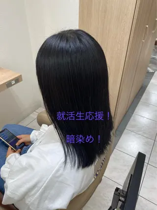 ミディアム カラー 鮮やかカラーと艶髪 美容師を目指すモリーのヘアスタイル