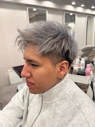 ショート ボブ、レイヤー、 ハイトーン、古淵のヘアスタイル