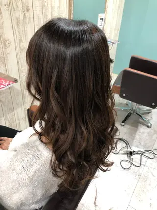 ロング みやもと まなみのヘアスタイル