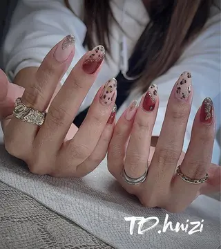 ミディアム めぐみのネイルサロン スタッフ練習のネイルデザイン