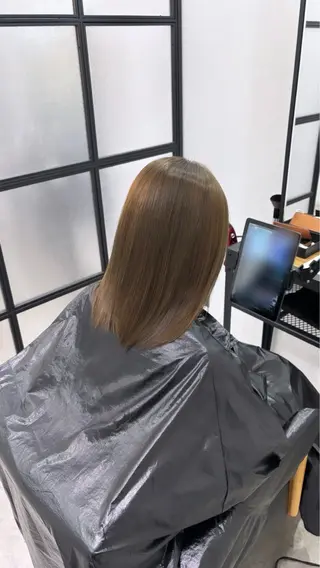 カラー 岸田 瑠美のヘアスタイル