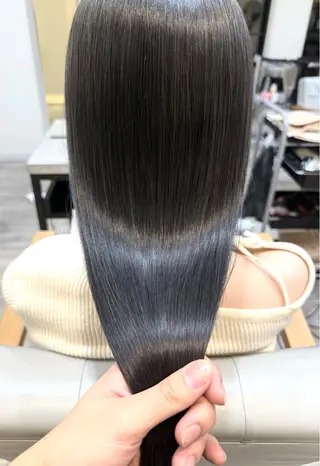 ロング カラー クロギ リョウのヘアスタイル