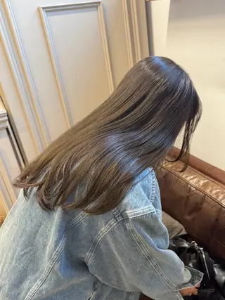 ロング カラー ミルクティー× グレージュMOMOのヘアスタイル