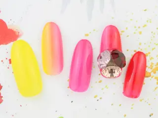 ネイル mano nella manoのネイルデザイン