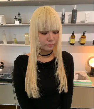 ロング カラー カヨコ/ハイトーン /透明感カラーのヘアスタイル